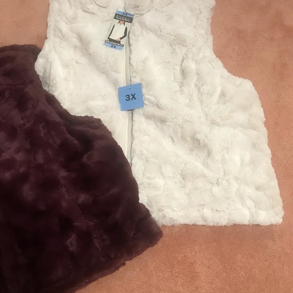 Nicole miller (2)reversible women’s faux fur vest (NO offer) please - Picture 3 of 16